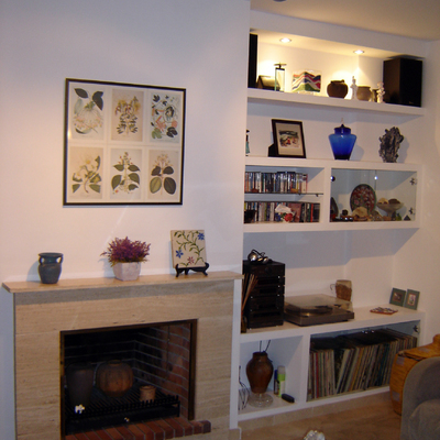 libreria de acompañamiento chimenea