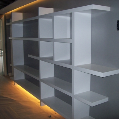 Librería irregular lacada 