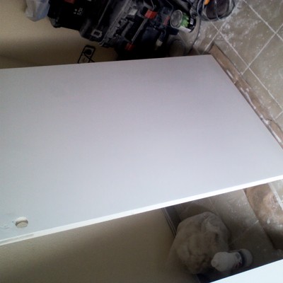 Lijar y pintar puertas.