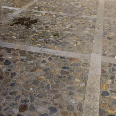 LIMPIEZA DE SUELO EXTERIOR DE BOLOS REDONDEADOS