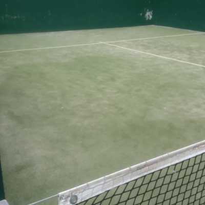 Limpieza de pista de pádel