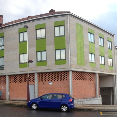 Limpieza, sellado de cantería, hidrofugado y pintado de fachadas en edificio de viviendas