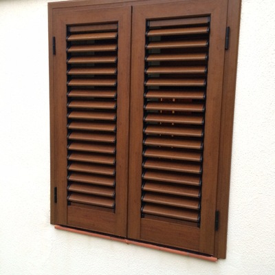 Mallorquina aluminio acabado roble oscuro