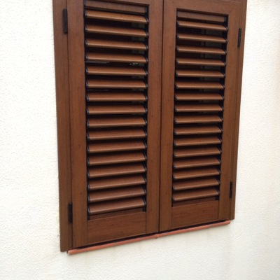 Mallorquina aluminio acabado roble oscuro