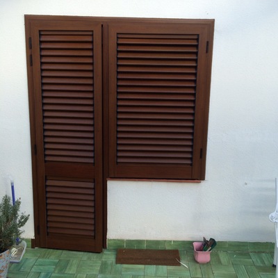 Mallorquina aluminio acabado roble oscuro