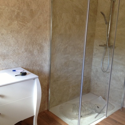 mampara cristal y mueble de baño