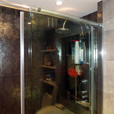 mampara de cristal con una hoja corredera