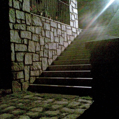 Mampostería granito y solado césped intercalado