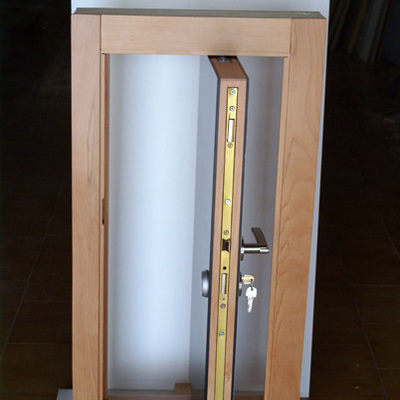 maqueta puerta pivotante eje desplazado acorazada