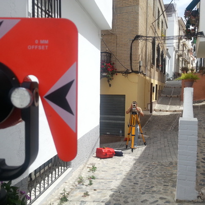 Medición de calles antiguas para remodelación de saneamiento, pluviales y abastecimiento