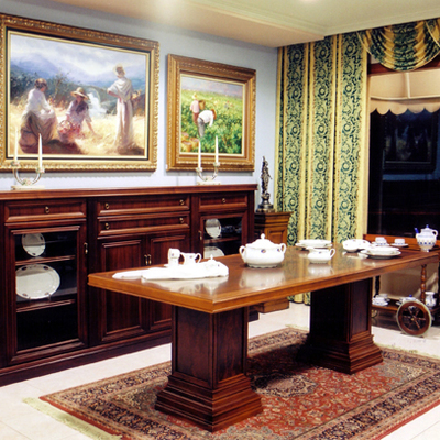 MESA Y APARADOR DE ESTILO INGLÉS