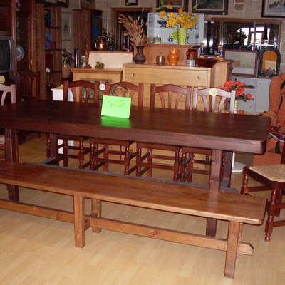 MESA Y BANCO EN PINO TEÑIDO