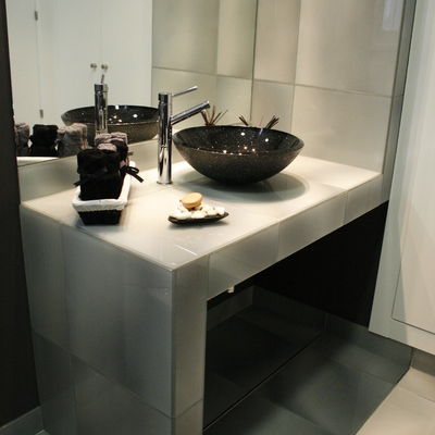 ENCIMERA DE CONSTRUIDA A MEDIDA CON GRES DE CRISTAL