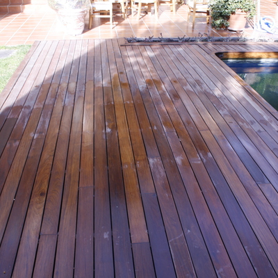 PISCINA CLIMATIZADA CON PLAYA DE MADERA TROPICAL