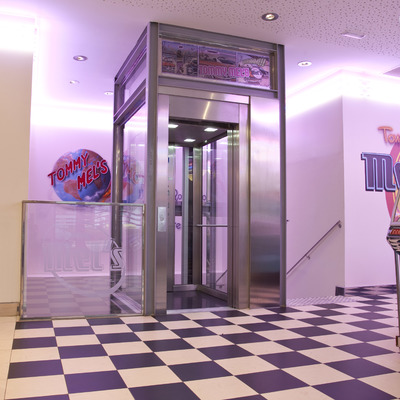 Ascensor Tommy Mels