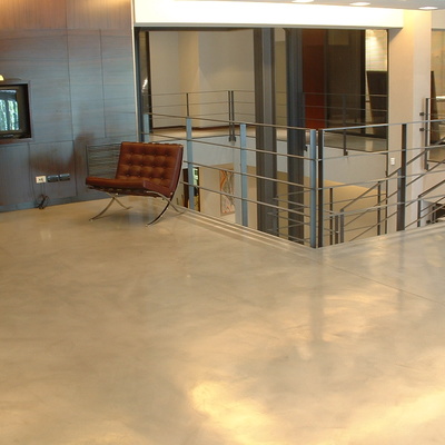 Trabajos de microcemento en oficinas
