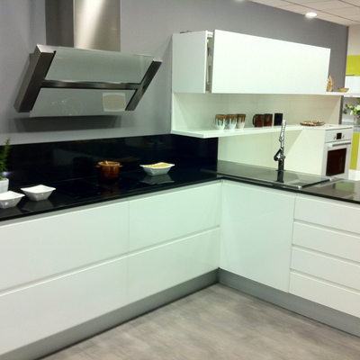 Mobiliario blanco alto brillo lacado 