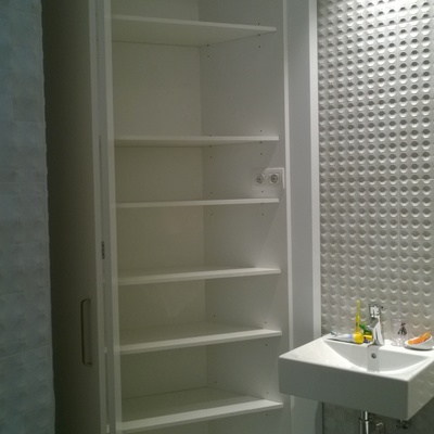 Moble de bany amb corredera abatible