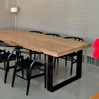 Mesas a medida en maderas macizas.