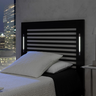 Modelo M01 chapado roble tintado wengue