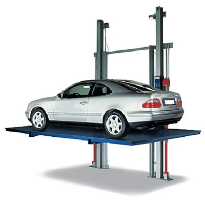 Montacoches con persona