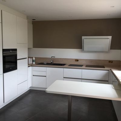 Cocina y parede en microcemento