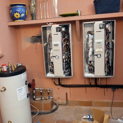 Montaje de dos unidades interiores de Aerotermia de 9 kw.