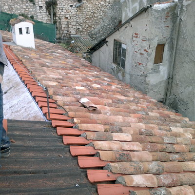 montaje de teja curva en la plaza de chinchon
