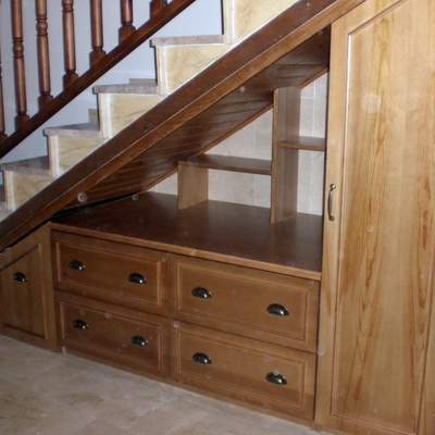 Mueble bajo escalera