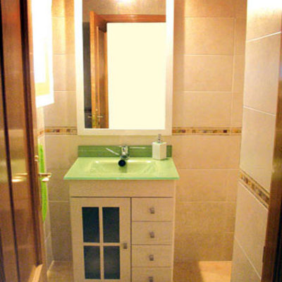 Mueble con encimera de cristal