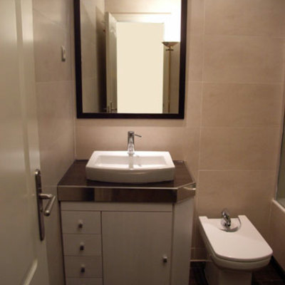 Mueble con lavabo sobre encimera