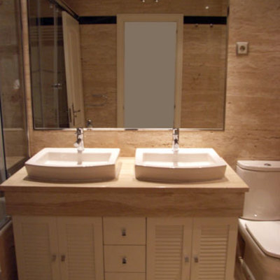 Mueble con puertas en persiana