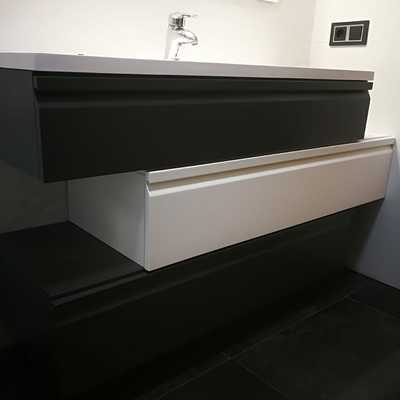 .mueble de baño en Z con tres cajones