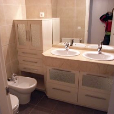 Mueble pergamon con cristales en color metal mate