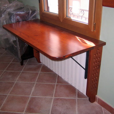 Mueble recibidor sobre radiador