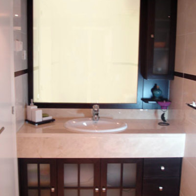 Mueble wengue con puertas en cruz