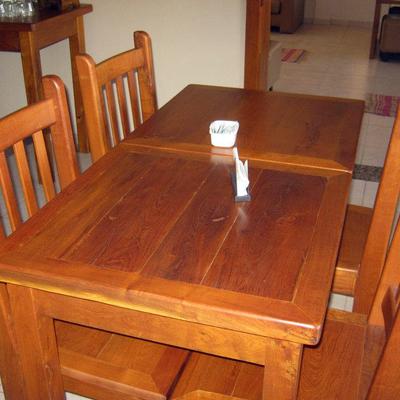 Muebles de algarrobo de Hotel La Pecunia