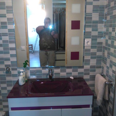 MUEBLES Y ESPEJO EN BAÑO NUEVO