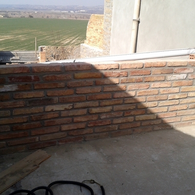 Muro de ladrillos macizos 