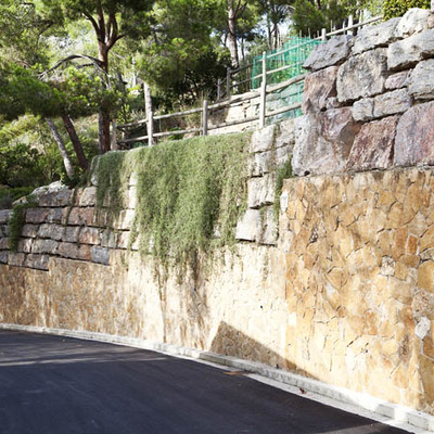 Muro de piedra de Sallent