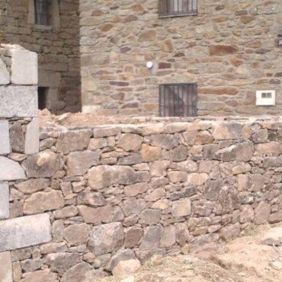 Muro exterior de piedra