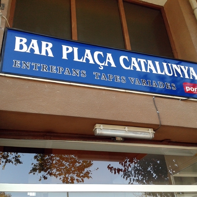 Rotulo en metrakilato 