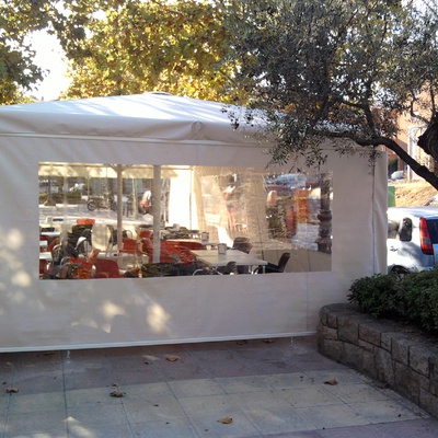 Parasol con laterales verticales