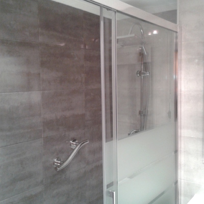 Zona de aseo en reforma de baño.