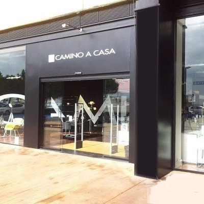 Fachada metálica Camino a Casa