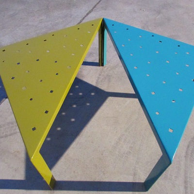 Mesas metálicas troqueladas pintadas al horno