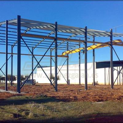 Nave industrial y montaje de puente grúa