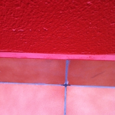 Detalle de sellado de rodapie en terraza