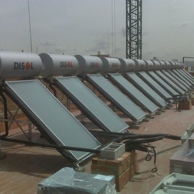 Placas solares en comunidad de vecinos.