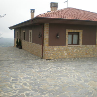 Pavimentado y fachada.